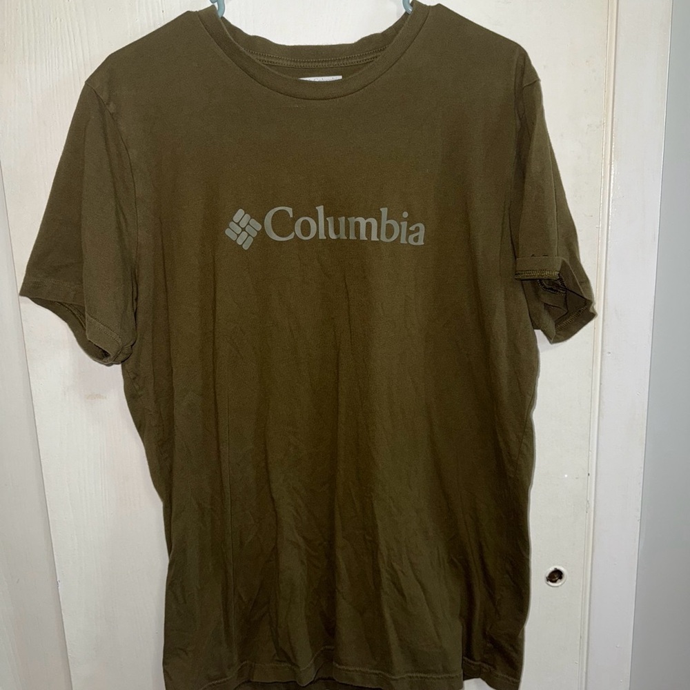 Columbia Green Short Sleeve Tee for Outdoor Adventures